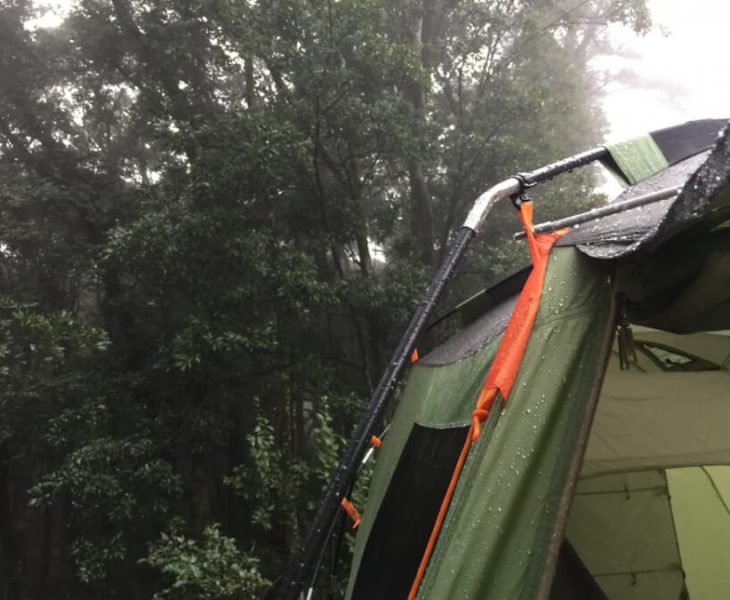 雨のキャンプ