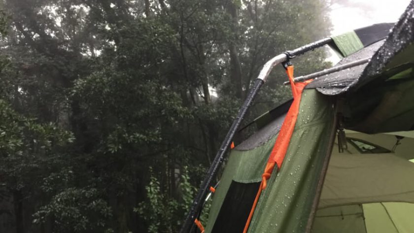雨のキャンプ